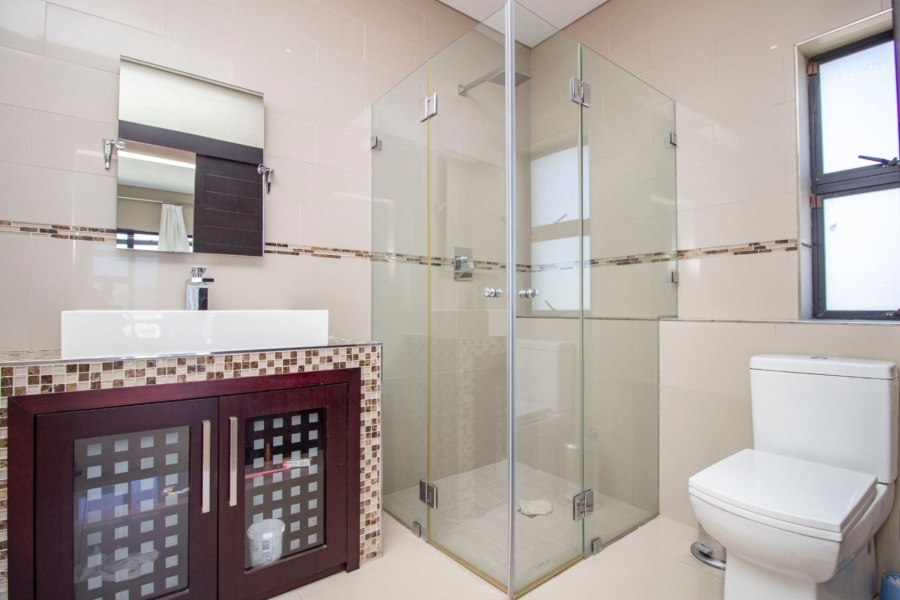 6 Bedroom Property for Sale in Baronetcy Western Cape